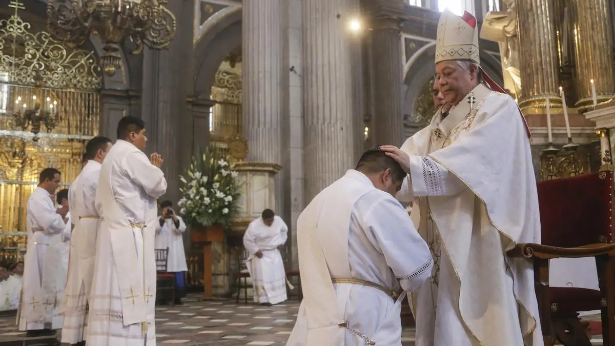 Arzobispo de Puebla retoma actividades; ordena a 12 nuevos sacerdotes