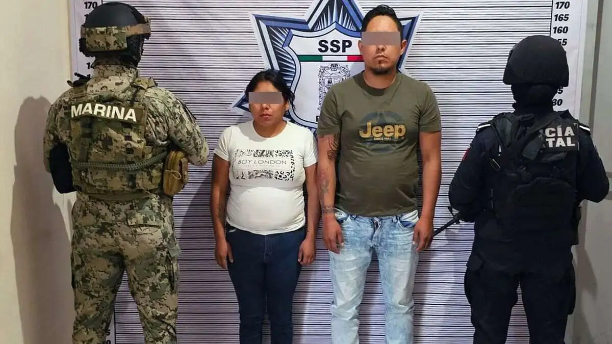 Captura a pareja implicada en robos con venta de vehículos por Facebook en Puebla