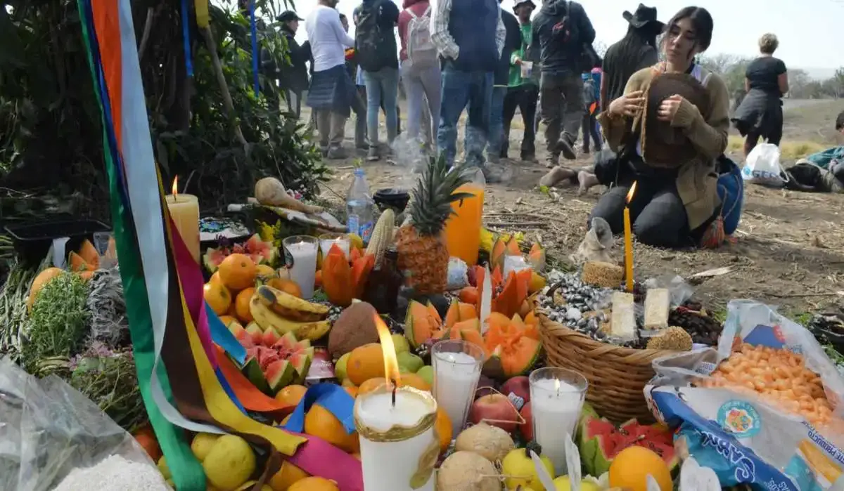 Colocan ofrenda al Popocatépetl por su “cumpleaños” en Xalitzintla