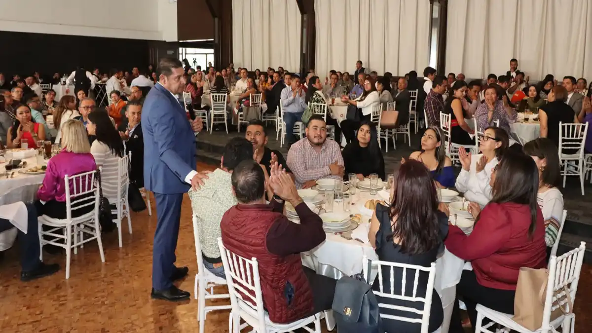 Alejandro Armenta se reunió con 300 aspirantes a candidatas y candidatos