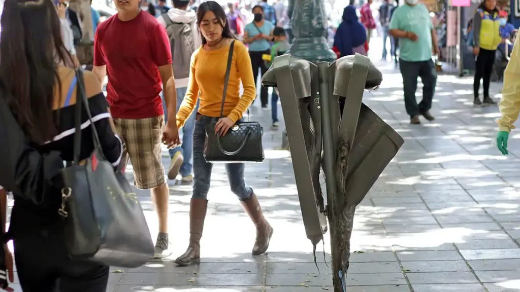 Botes de basura del Centro Histórico son vandalizados e incluso quemados