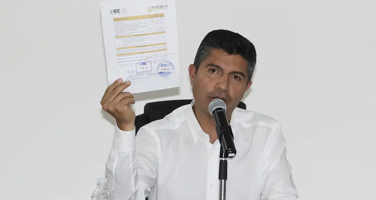 Eduardo Rivera se registró ante el IEE como candidato del PAN-PRI-PRD-PSI