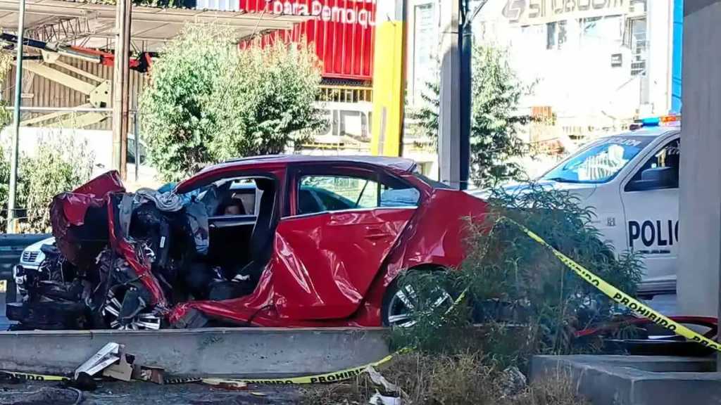 Mueren dos hombres tras impactar su vehículo en la autopista México-Puebla