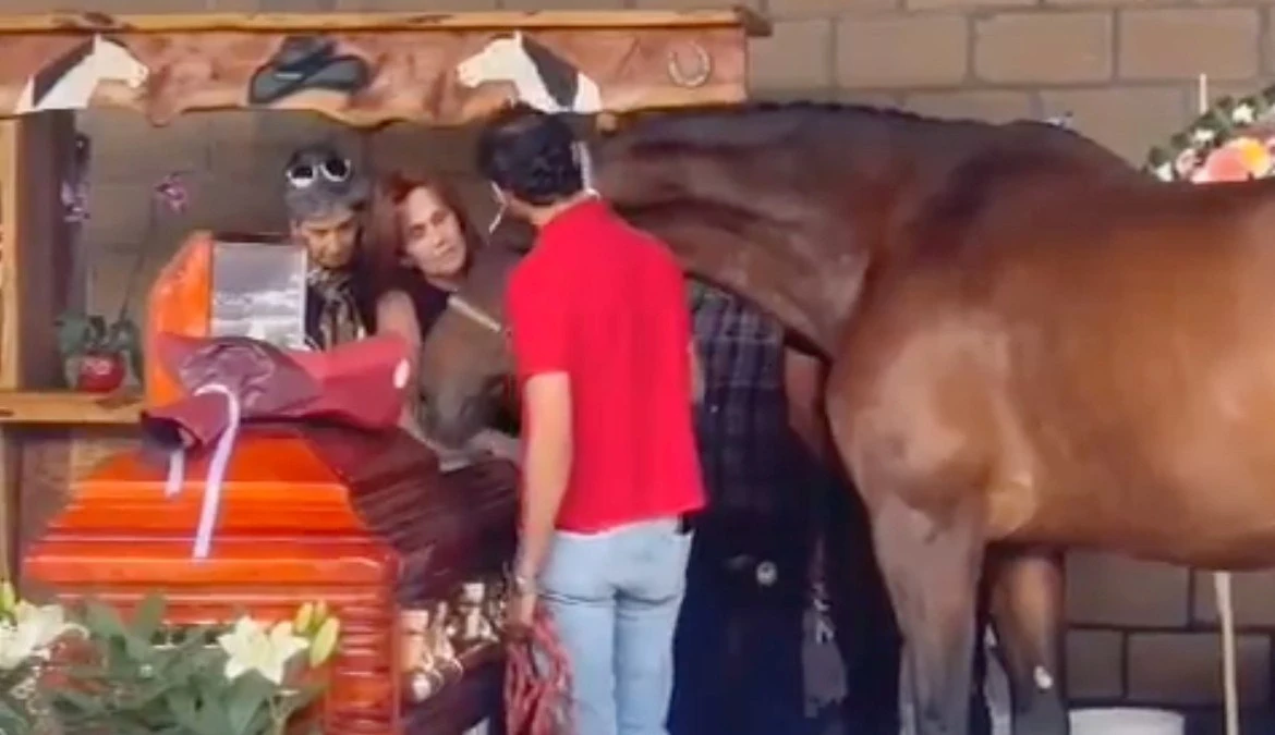 Familia y amigos despiden a Elena Larrea en Cuacolandia