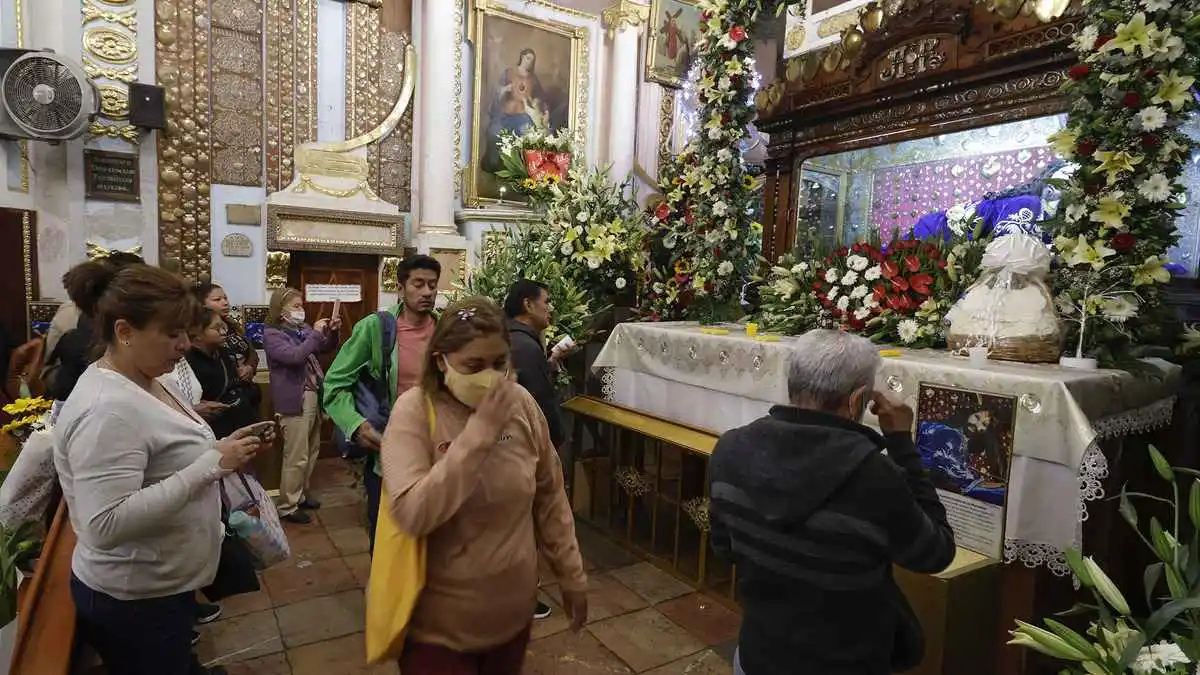 Feligreses acuden a celebrar al Señor de las Maravillas