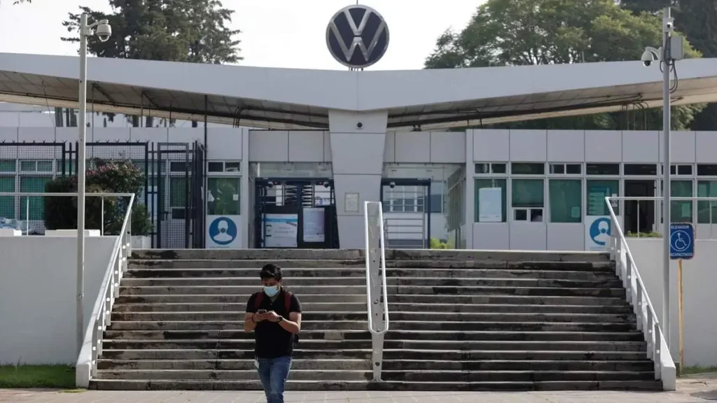 Adecúan turnos laborales para evitar parto técnico en Volkswagen