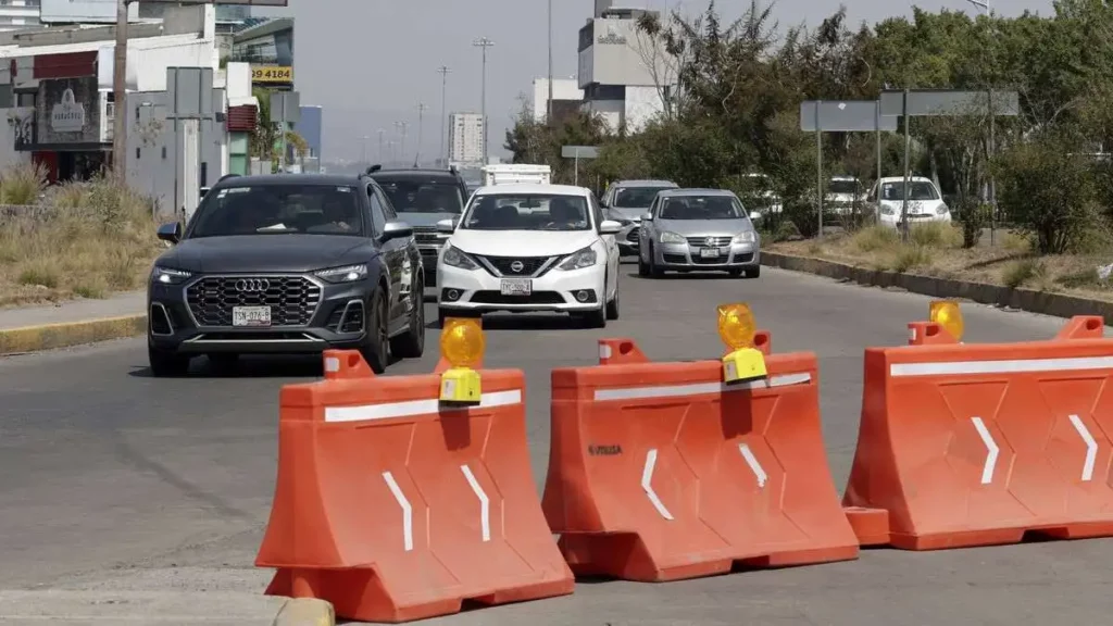 ¡Ojo! Cerrarán la lateral de Vía Atlixcáyotl con sentido a Puebla