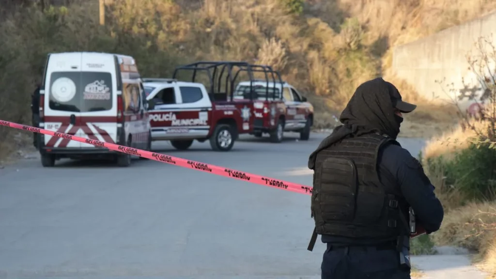 Hallan cadáver embolsado en Flor del Bosque