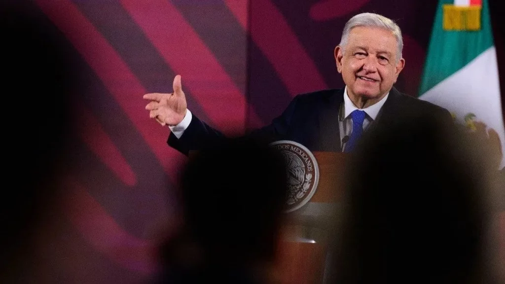 Esto respondió AMLO sobre tinacos azules repartidos por el ayuntamiento de Puebla