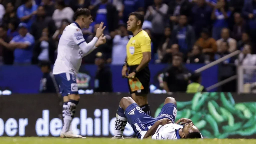 Club Puebla pierde 0-1 ante Cruz Azul en tiempo de compensación