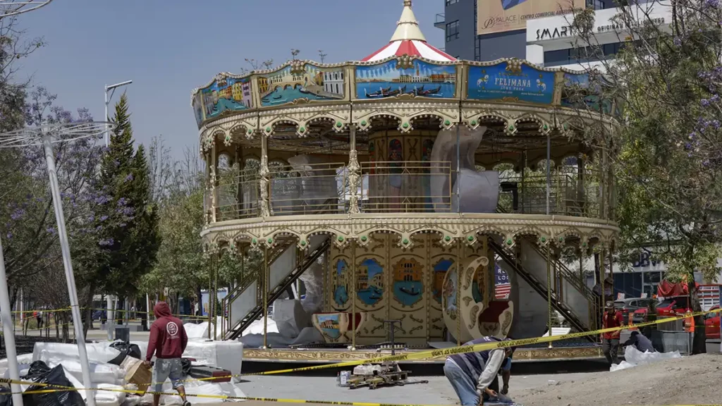 Ya instalan carrusel en la zona de la Estrella de Puebla