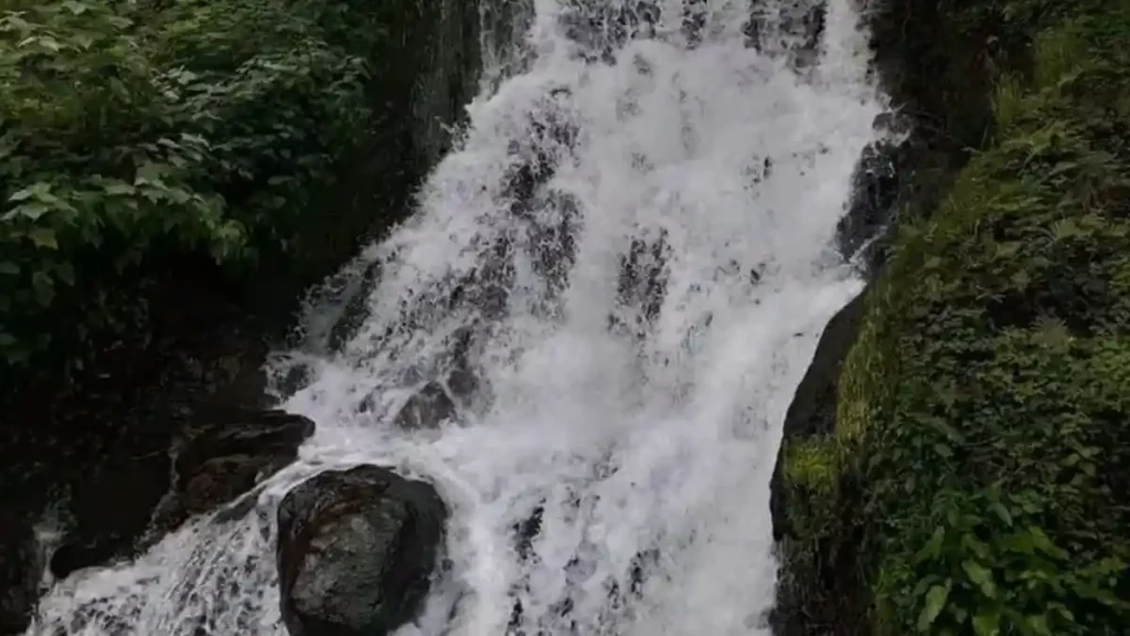 Vista de la Cascada Encantada de Atlimeyaya.