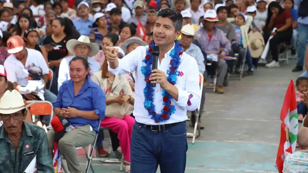 Eduardo Rivera realizó gira de campaña en Tehuitzingo