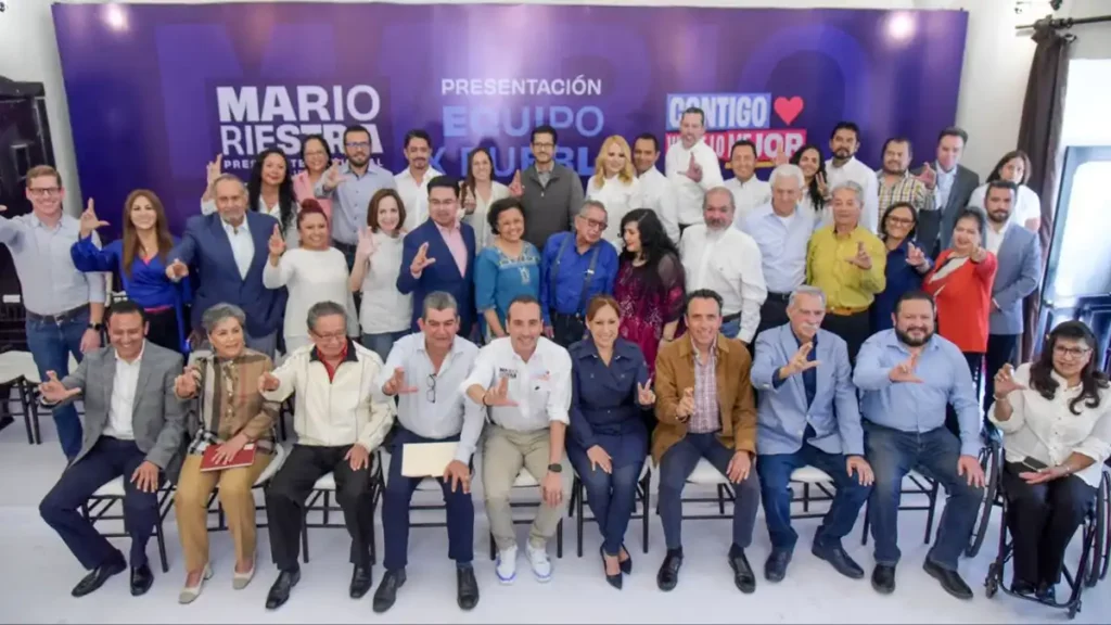 Mario Riestra presentó a su equipo de campaña