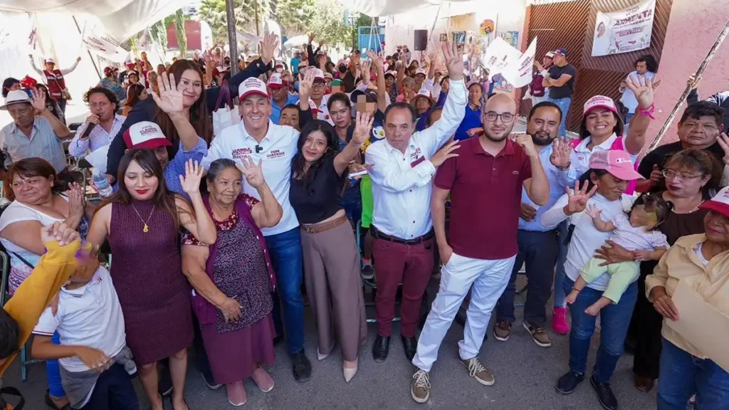 Pepe Chedraui recorre la colonia El Salvador