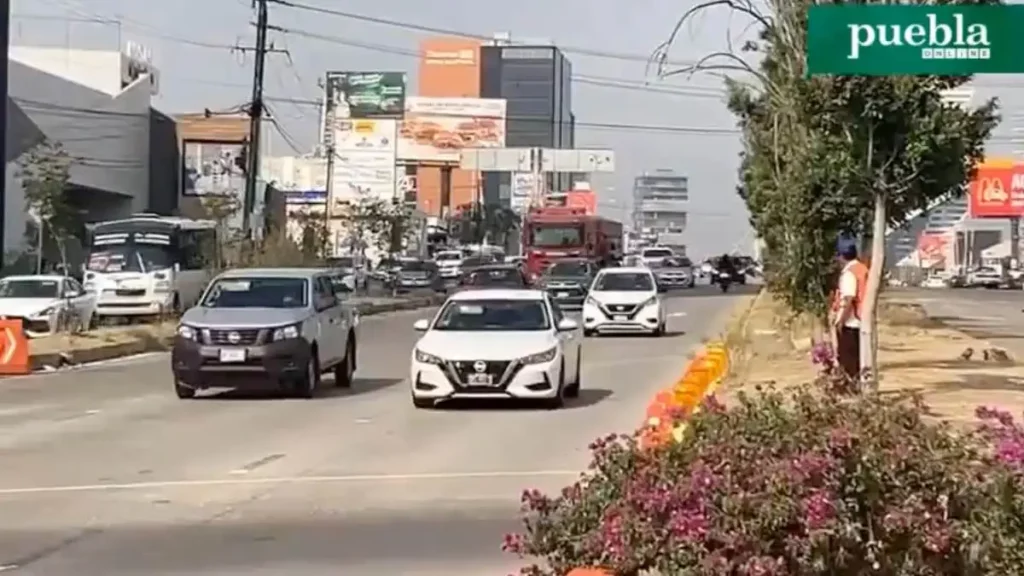 Reabren circulación en carril central de la Vía Atlixcáyotl con dirección a Puebla