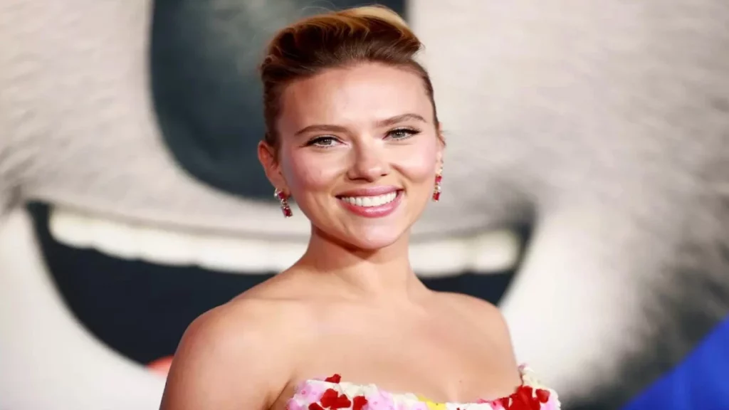 Scarlett Johansson acusa a OpenAI de "clonar" su voz; director se disculpa