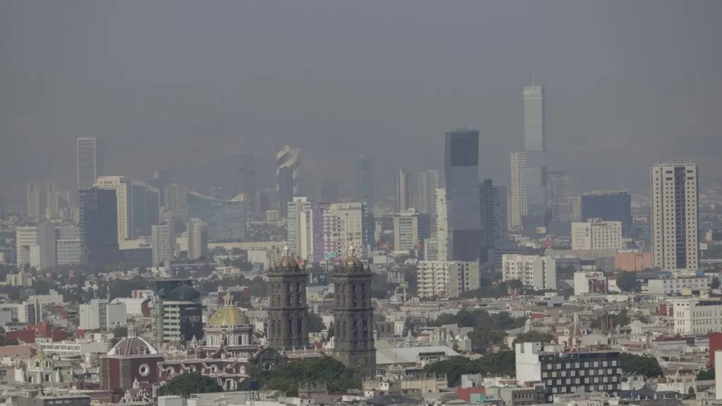 Puebla con calidad regular del aire; piden moderar uso de vehículos