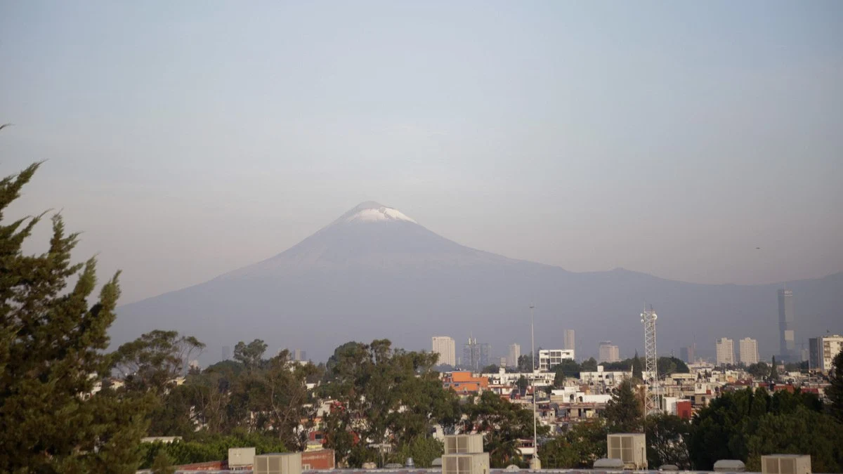 Mejora calidad del aire en Puebla ante reducción de movilidad e incendios