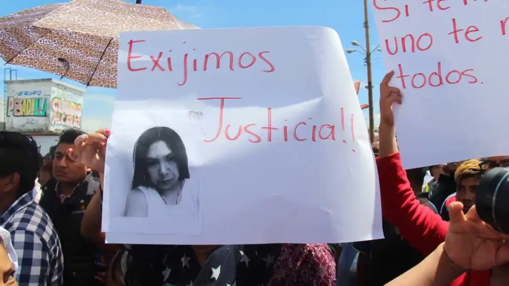 Manifestación de locatarios del Mercado Hidalgo por el asesinato de Meztli Sarabia.