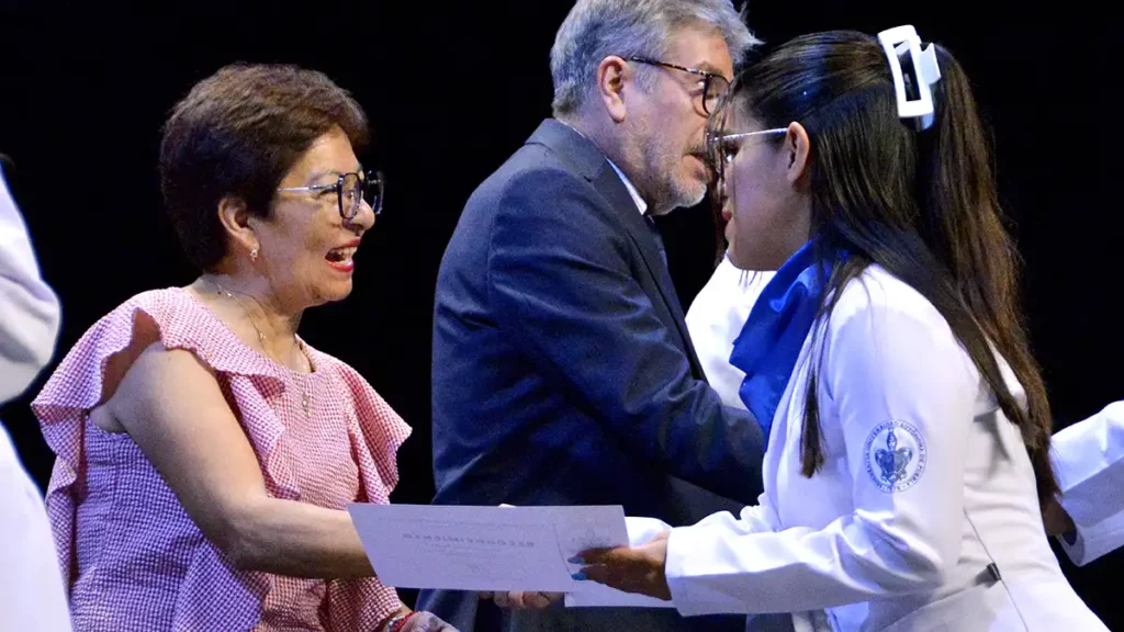 Rectora de la BUAP encabeza graduación de 266 egresados de Medicina