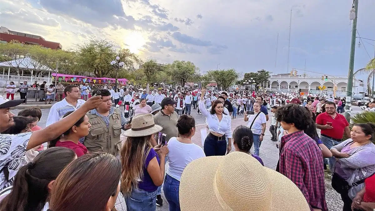 Lupita Bárcenas cerró campaña en Acatlán ante 3 mil simpatizantes