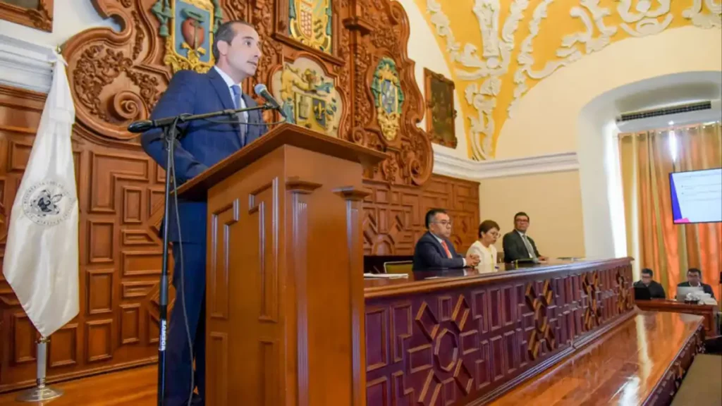 Mario Riestra expone su plan de gobierno ante el Consejo Universitario de la BUAP