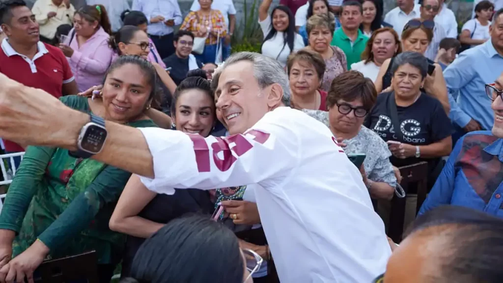 Pepe Chedraui se compromete con el magisterio poblano