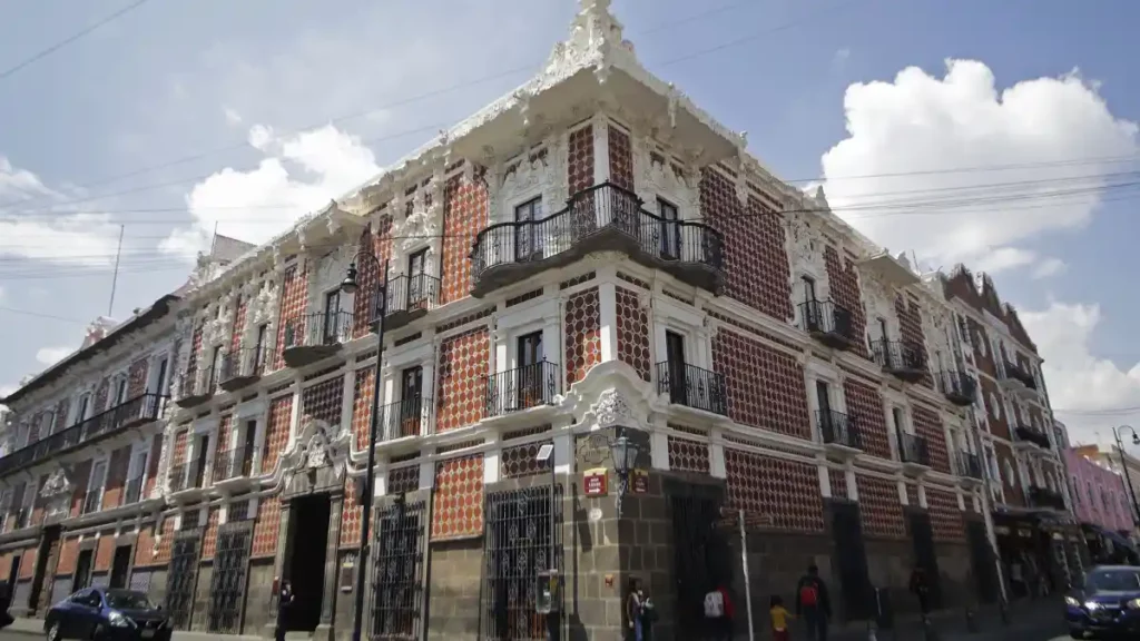 Fachada del Museo Casa del Alfeñique de Puebla.