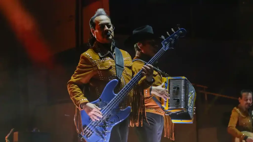 Los Tigres del Norte en su concierto en Puebla.