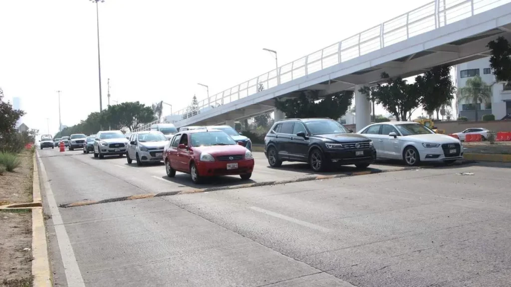 Colocan reductores de velocidad en la Vía Atlixcáyotl