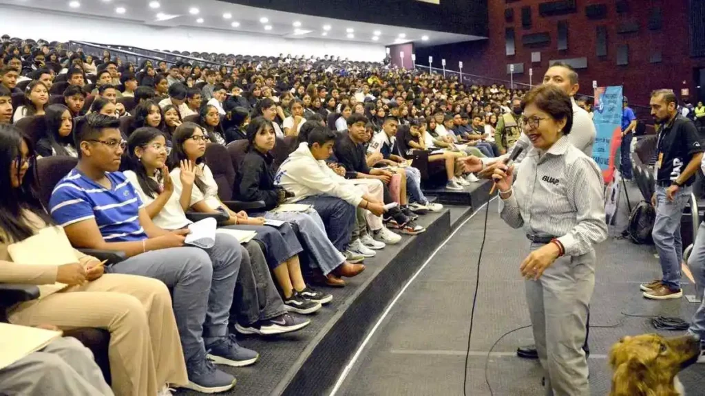 BUAP: Rectora supervisa la aplicación de examen del nivel medio superior