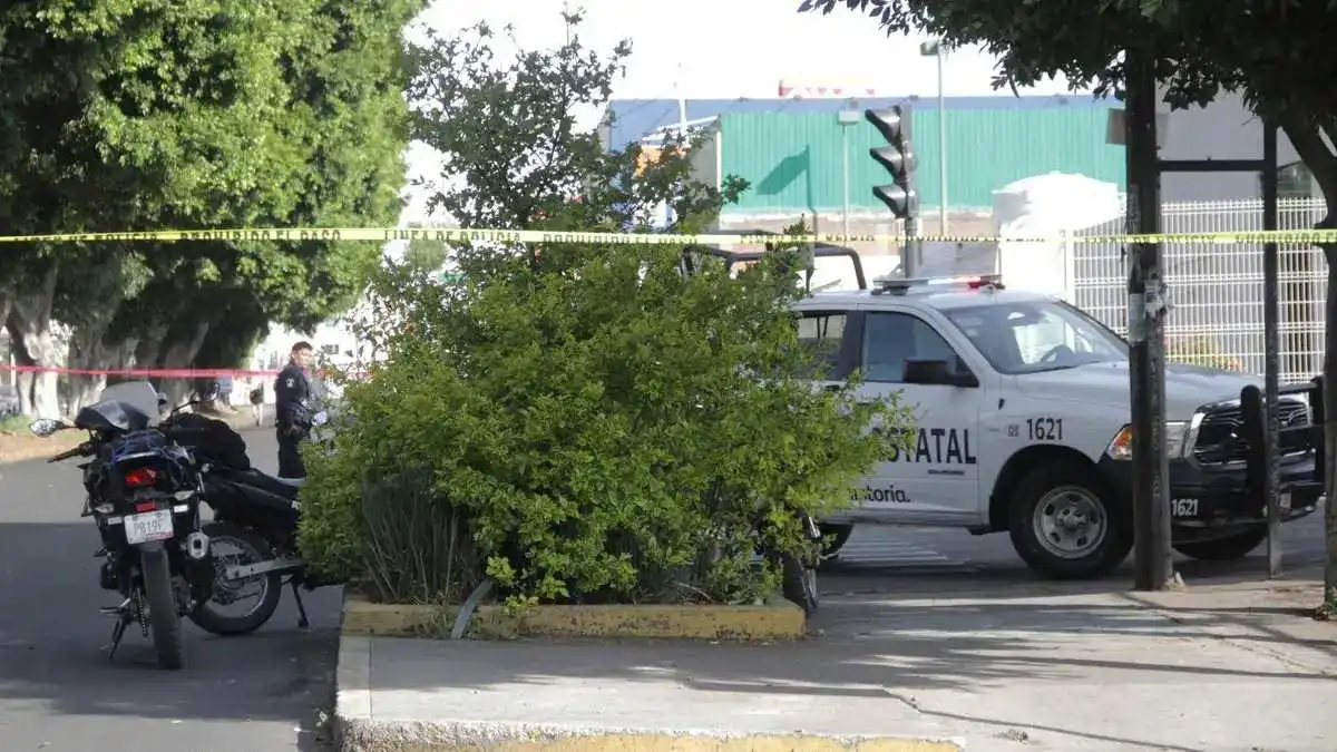 Hallan cadáver de una mujer en una jardinera en Puebla