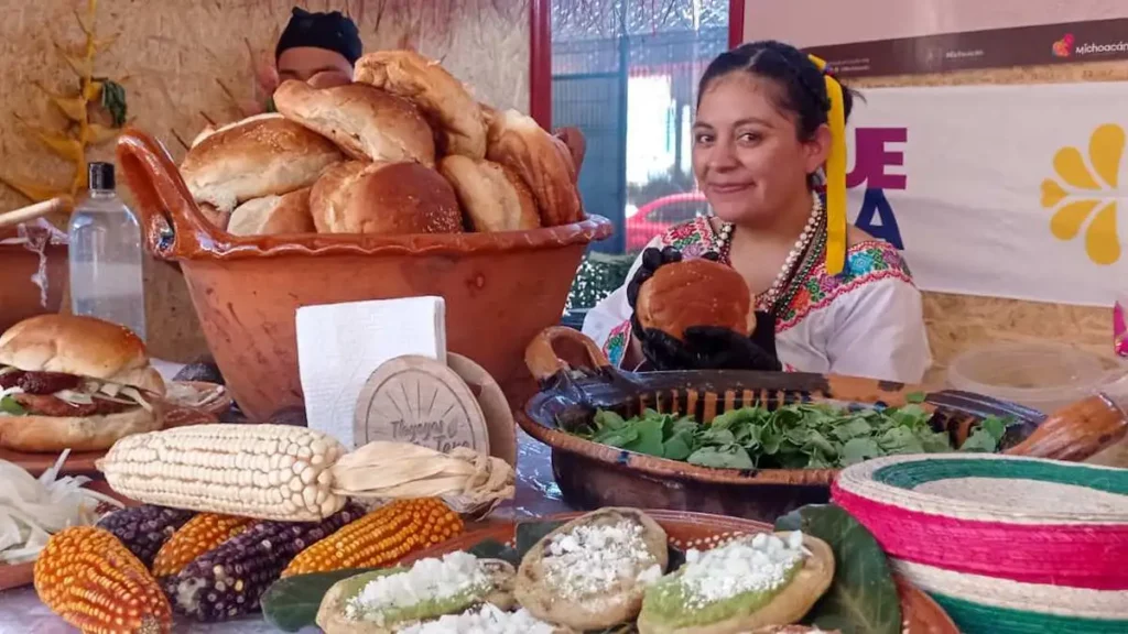 Cocineras tradicionales poblanas, al catálogo de Turismo Romance