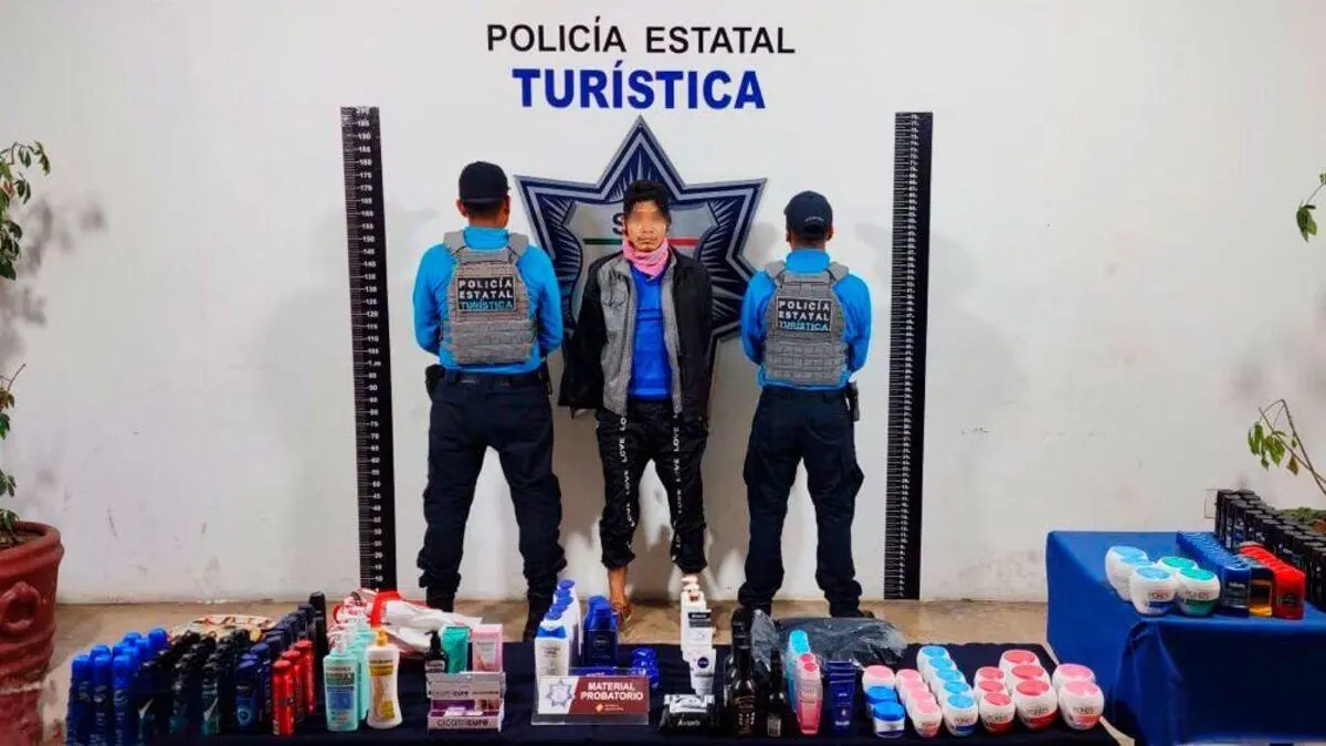 Rompió cristal para robar artículos de belleza en Puebla; es detenido