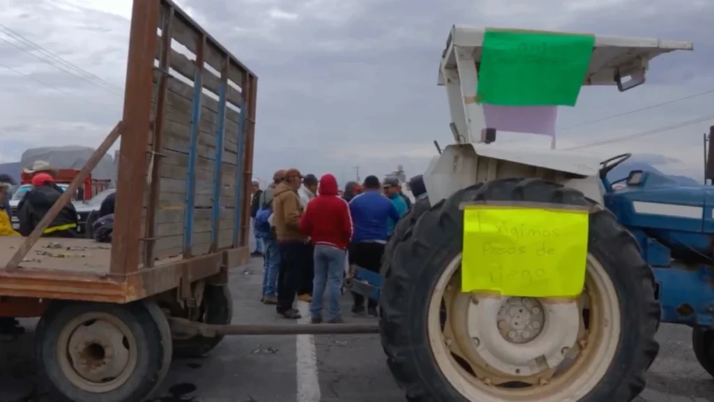 Campesinos bloquean nuevamente carretera a Perote y Granjas Carroll