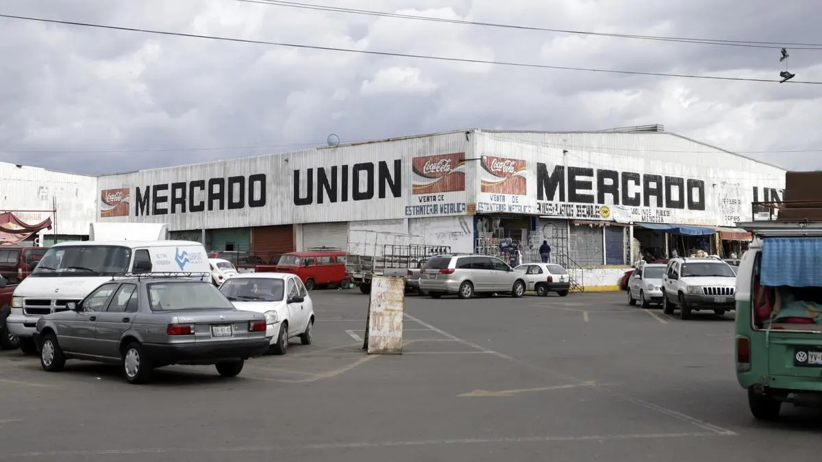 Se registra cateo de la FGE Puebla y FGR en el Mercado Unión