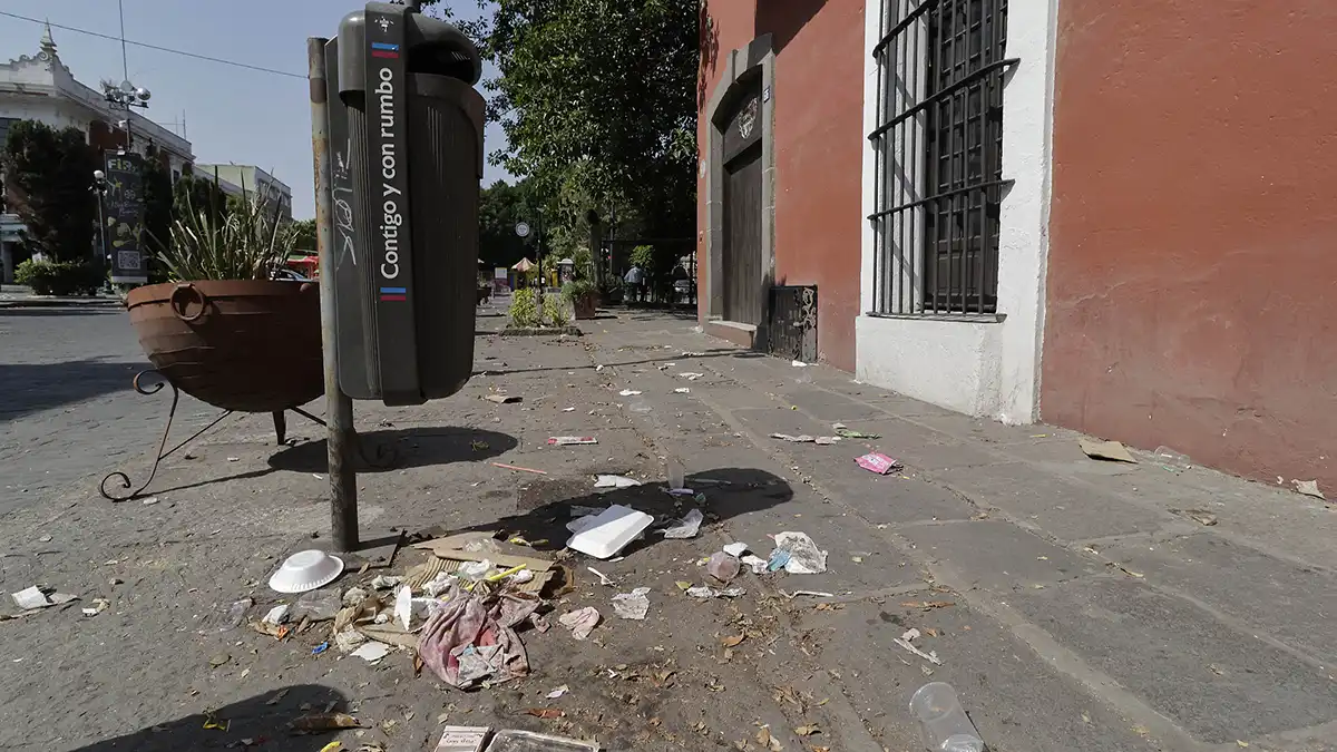 Poblanos tiran a las calles 81 toneladas de basura, en plena época de lluvias