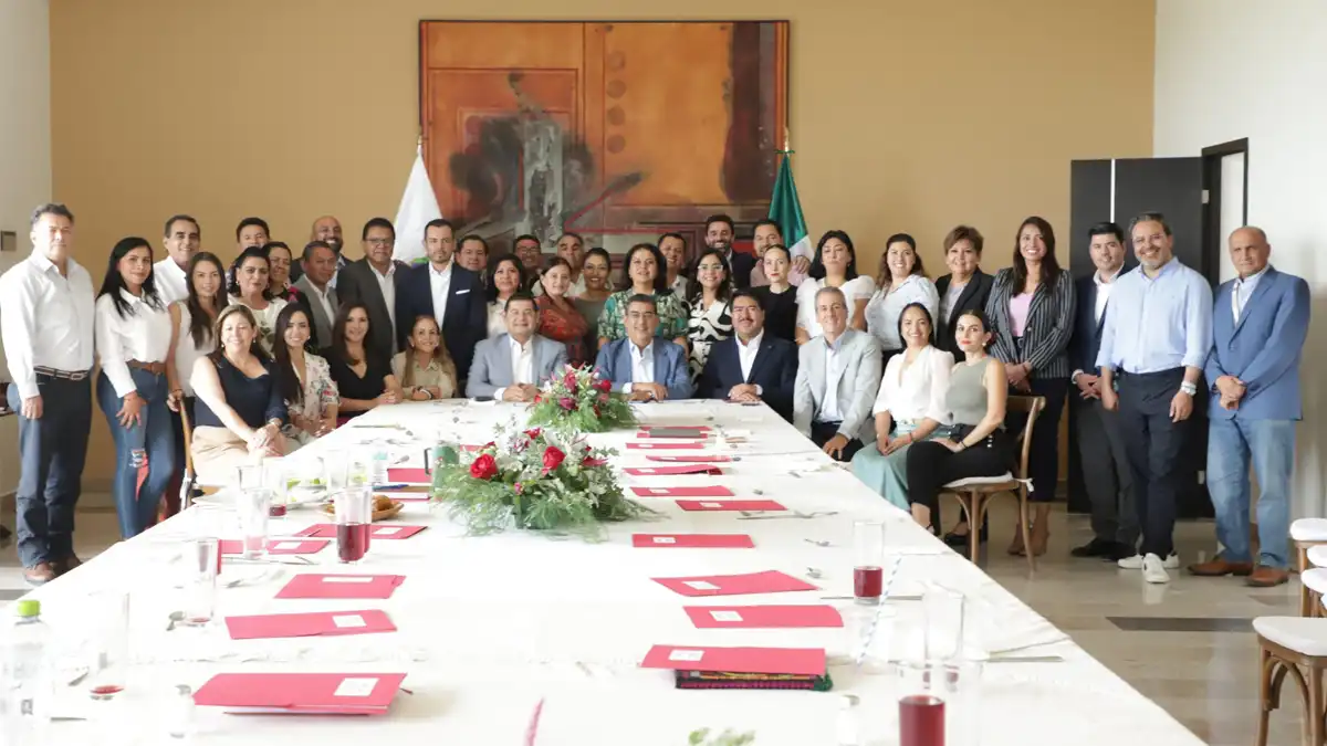 Sergio Salomón y Alejandro Armenta se reúnen con diputadas y diputados electos