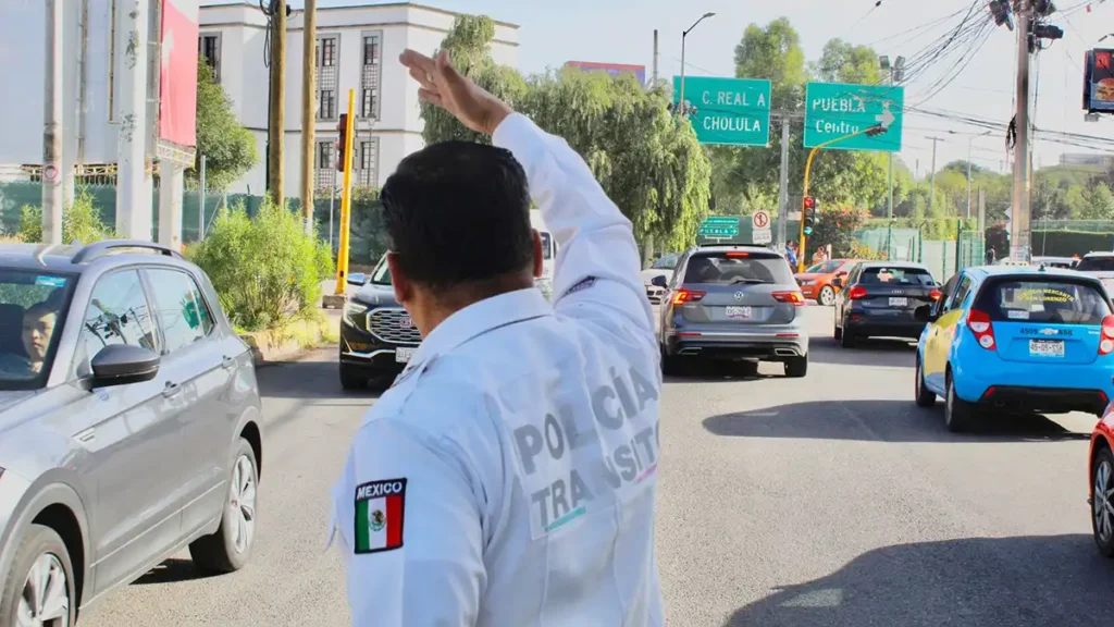 Frenan cambio de sentido en la calle 14 oriente en San Andrés Cholula