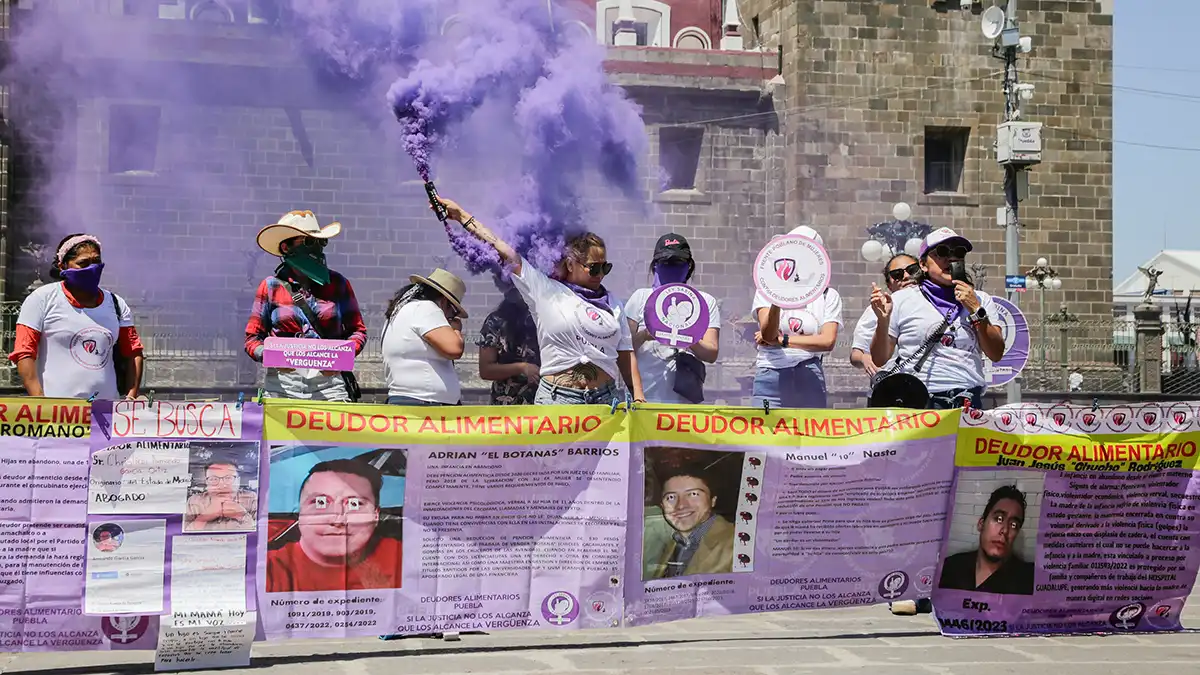 Exhibieron en Puebla a deudores alimentarios en el Día del Padre