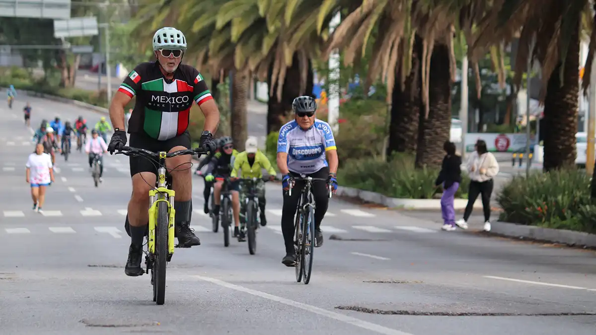 Miles de poblanos disfrutaron la Vía Recreativa Metropolitana