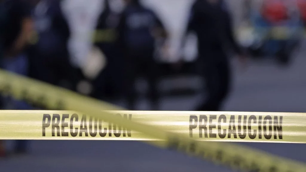 Muere una mujer al arrojarse de un edificio al sur de Puebla capital