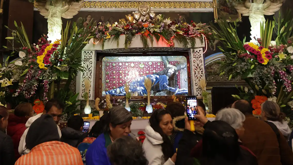 Poblanos celebran al Señor de las Maravillas, con todo y lluvia por la tormenta tropical Chris