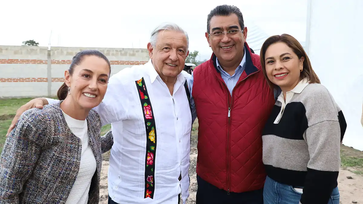 AMLO y Claudia Sheinbaum garantizan continuidad de programas sociales desde Puebla