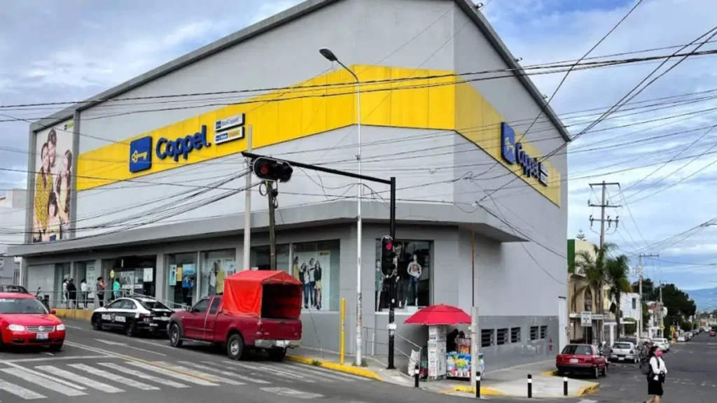 Ladrón escapa tras intento de asalto a Coppel Plaza Crystal