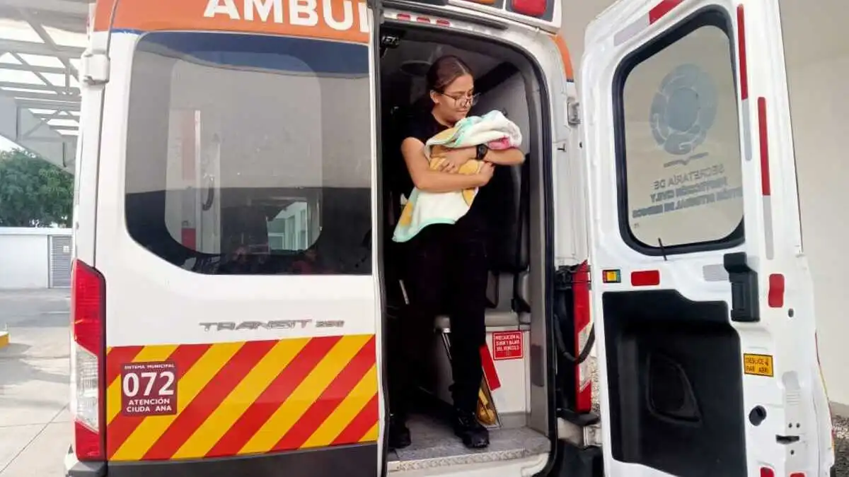 Personal de PC Municipal apoya a mujer a dar a luz en la colonia Aquiles Serdán