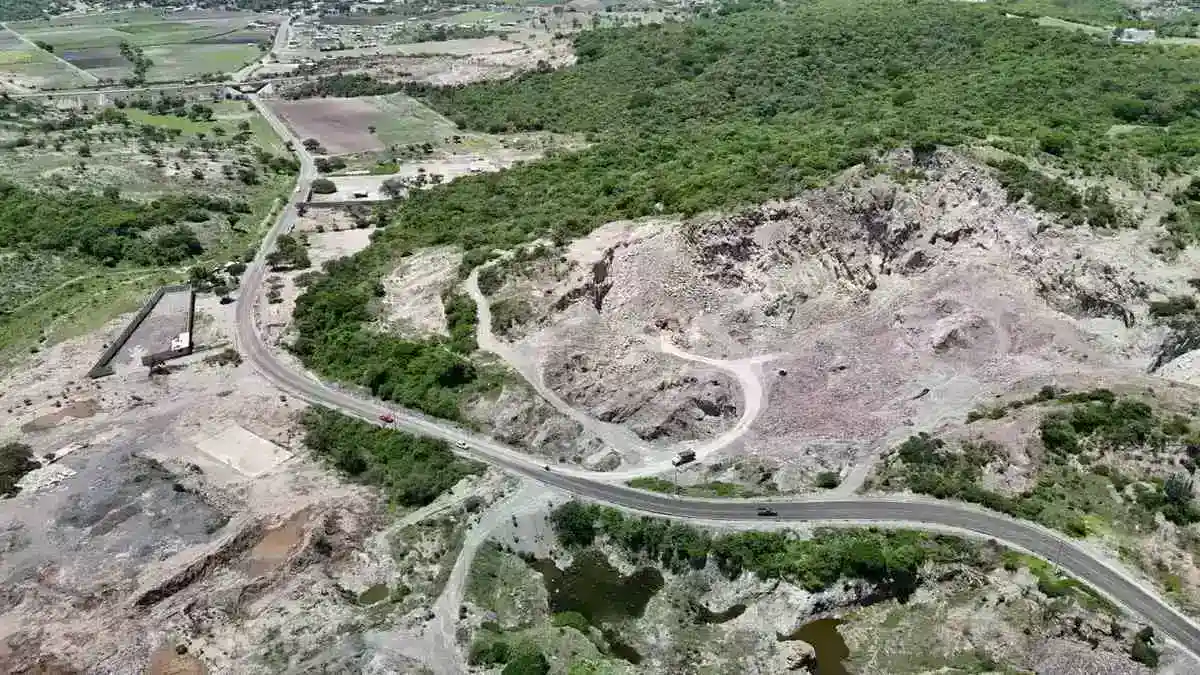 Sergio Salomón inaugura rehabilitación de carretera y espacios educativos en Tlapanalá