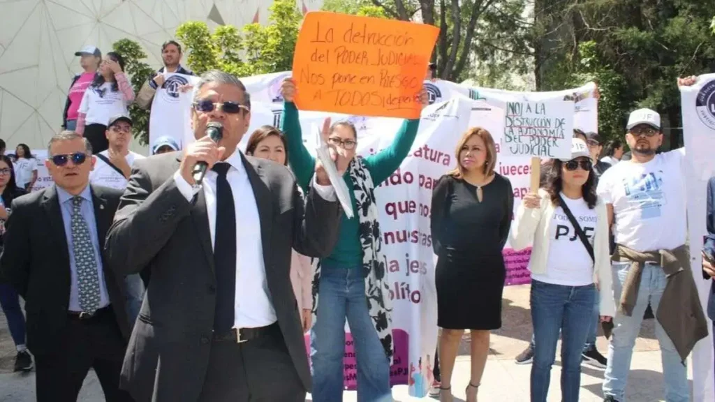 Se manifiestan trabajadores del Poder Judicial Federal en Puebla en foro sobre reformas