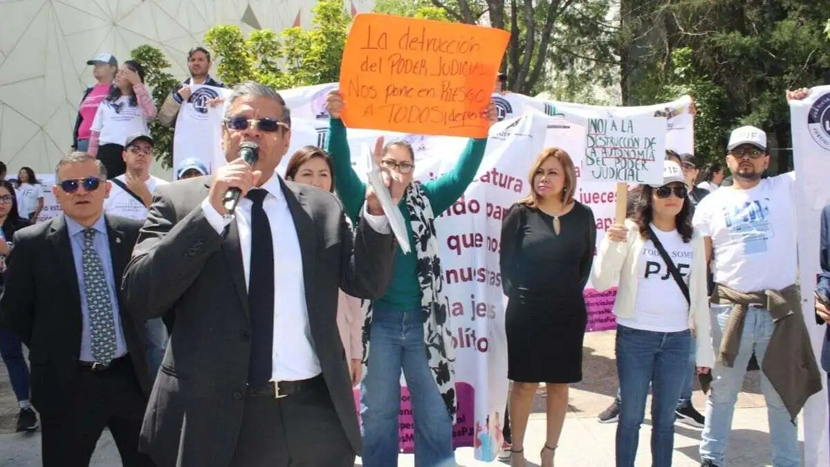 Se manifiestan trabajadores del Poder Judicial Federal en Puebla en foro sobre reformas